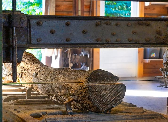Geniet van de rust op de veranda van Vakantiehuisje in Heerde, Veluwe, Gelderland.