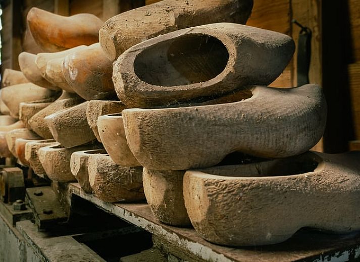 Binnen in de houtzagerij bij Vakantiehuisje in Heerde, Veluwe, Gelderland.