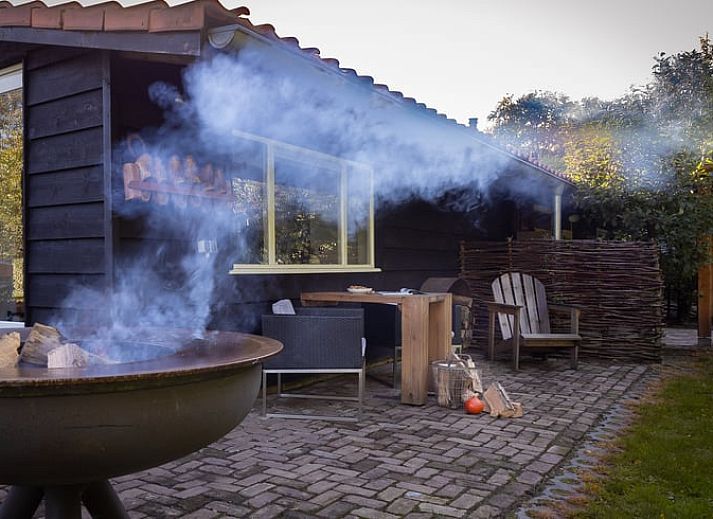 Houtzagerij detail bij Vakantiehuisje in Heerde, Veluwe, Gelderland.