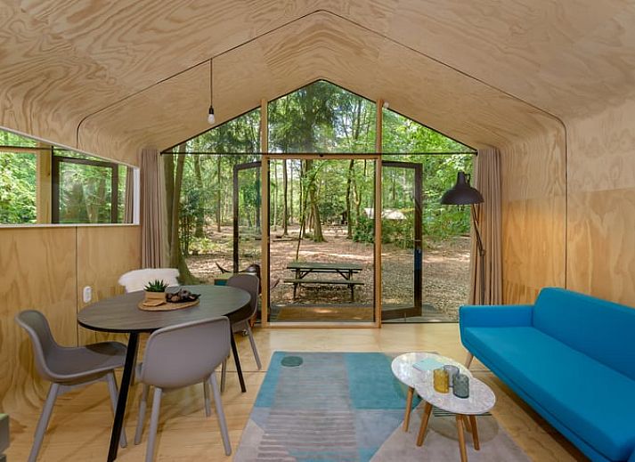 Ferienhaus in Apeldoorn, umgeben von der Veluwe-Natur, gemuetliche Terrasse zur Entspannung.