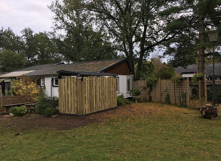 Enjoy the green garden at Bed and Breakfast Het Puttertje in Hattem, Veluwe, Gelderland.