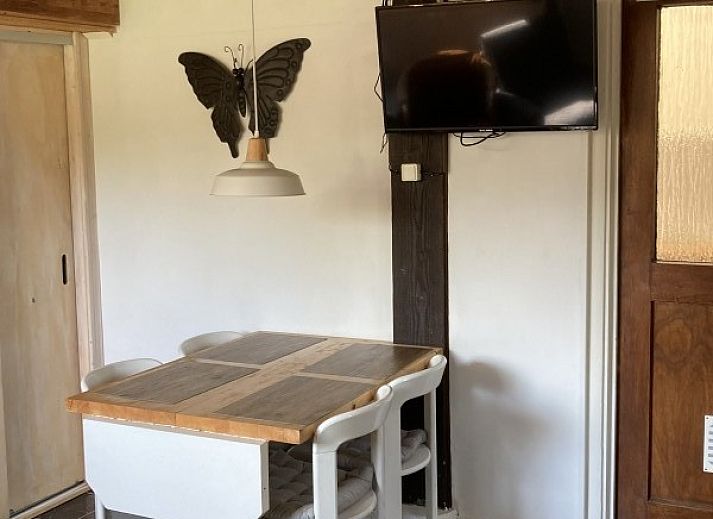 Compact bathroom and kitchen in Het Puttertje, a bed and breakfast in Hattem, Veluwe, Gelderland.