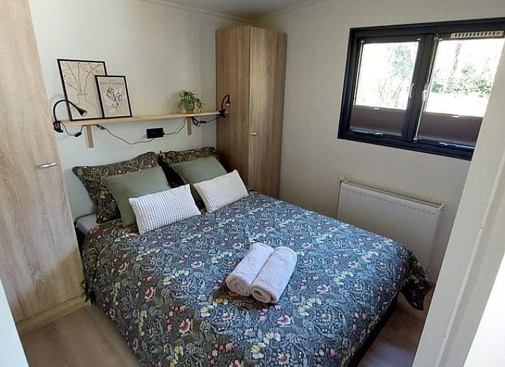 Cozy living room in Cottage in Hattemerbroek, Veluwe vacation home with comfortable seating area.