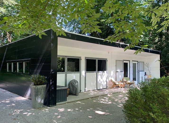 Cottage in Hattem, vacation home in the Veluwe surrounded by greenery in Gelderland.