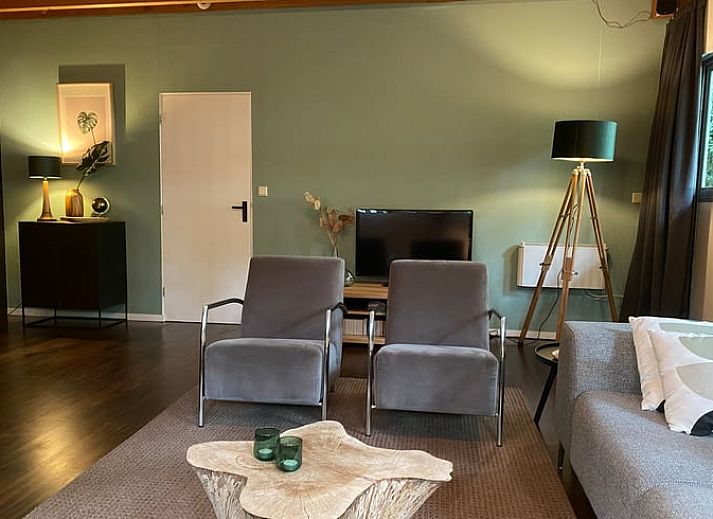 Sunny terrace of Cottage in Hattem, vacation home in Veluwe, Gelderland.