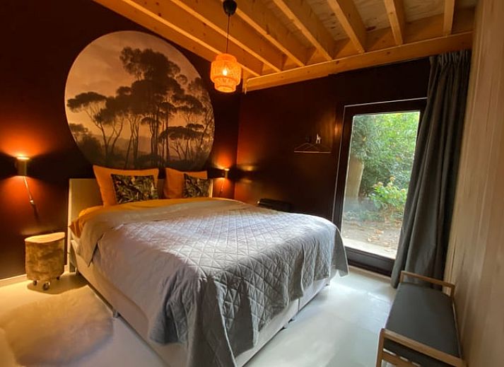 Outdoor dining at Huisje in Hattem, vacation accommodation in the Veluwe, Gelderland.