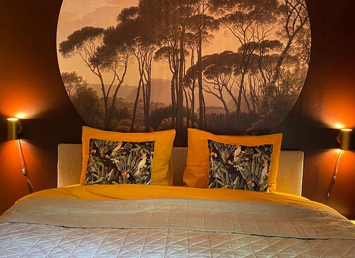 Outdoor dining at Huisje in Hattem, vacation accommodation in the Veluwe, Gelderland.