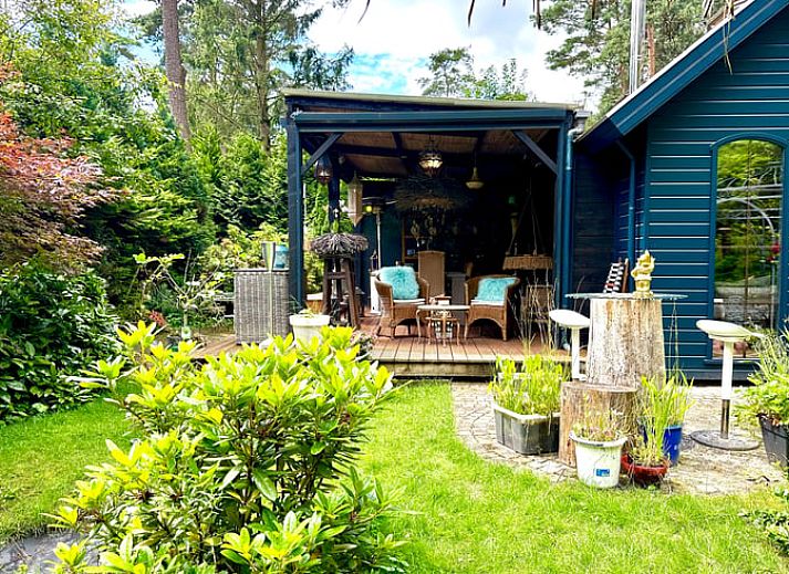 Romantische Gartenlaube im Garten von Huisje in Doornspijk, Ferienhaus in der Veluwe.