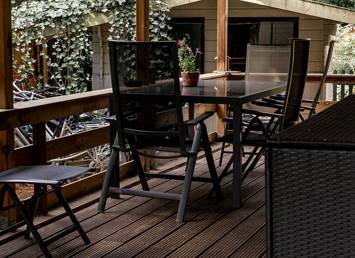 Cozy porch at Holiday home in Doornspijk, Veluwe, Gelderland surrounded by nature.