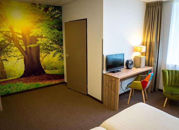 Slaapkamer in Forest Hotel Den Helder, vakantie appartement met groen thema en comfortabele bedden.