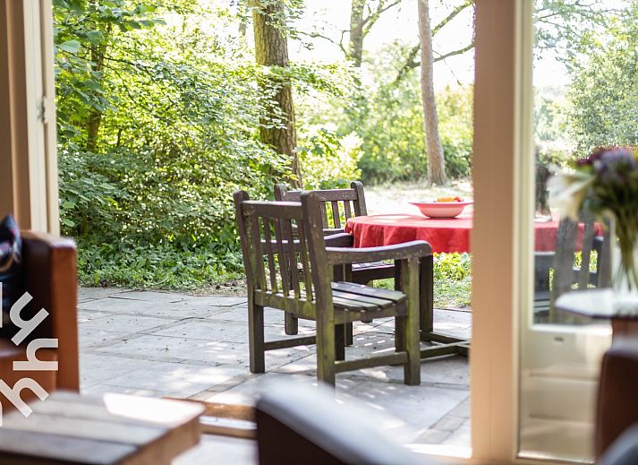 Gemuetliches Wohnzimmer im Ferienhaus DG647, Loenen, Veluwe mit Holzinterieur.