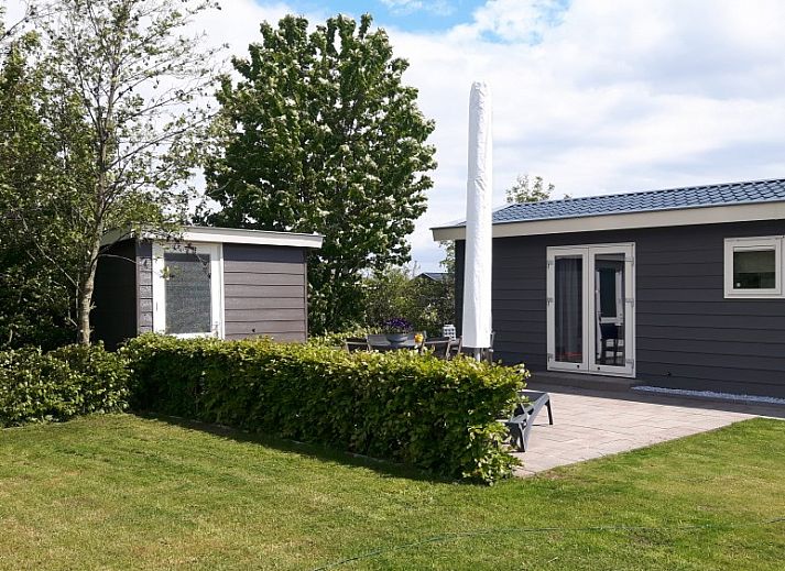 Modern kitchen in Van Luttikhuizen chalet rental Zwaantje 1, Teuge, Veluwe. Fully equipped for a comfortable stay.