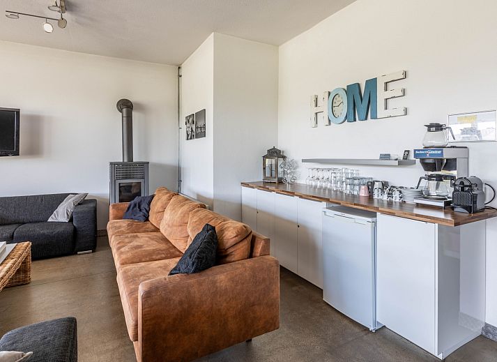 Modern kitchen of vacation home DG2126 in Teuge, Veluwe, Gelderland, with stylish decor and comfortable interior.