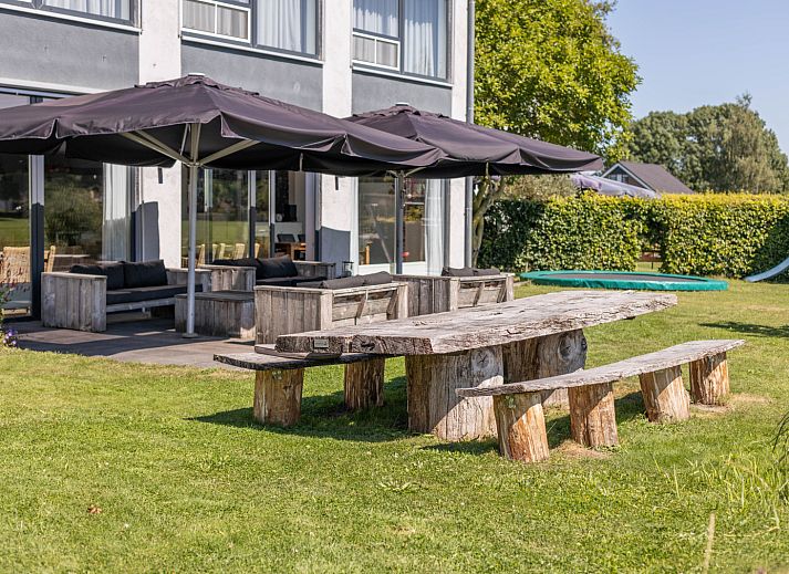 Modern kitchen of vacation home DG2126 in Teuge, Veluwe, Gelderland, with stylish decor and comfortable interior.