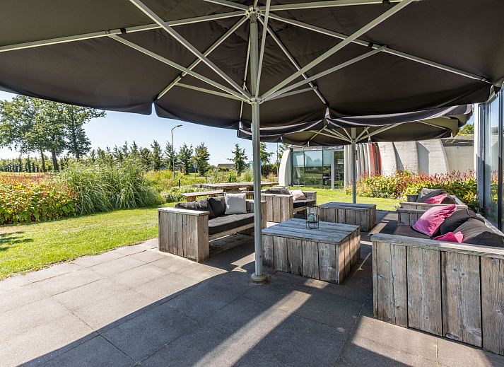 Practical laundry room in vacation home DG2126, Teuge, Veluwe, Gelderland, with modern amenities for a comfortable stay.