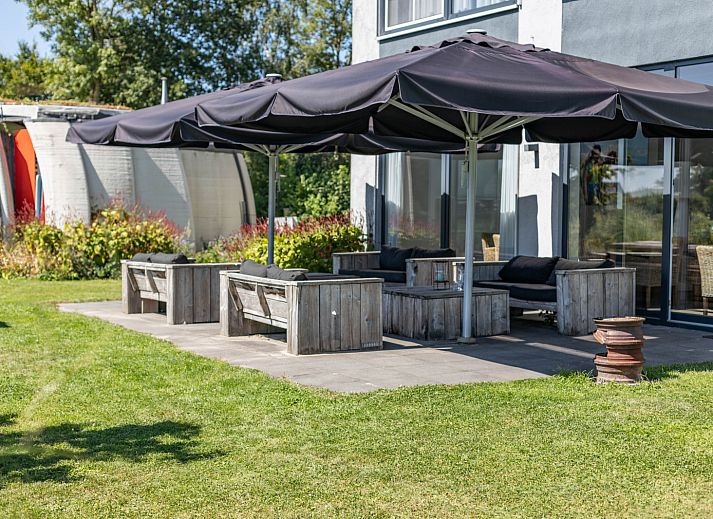 Practical laundry room in vacation home DG2126, Teuge, Veluwe, Gelderland, with modern amenities for a comfortable stay.