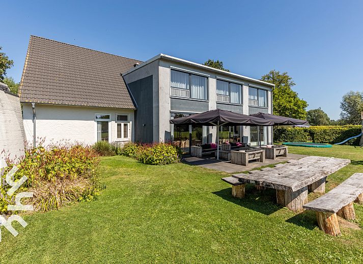 Verblijf 325109 • Vakantiewoning Veluwe • Prachtige groepsaccommodatie op een unieke locatie in Teuge