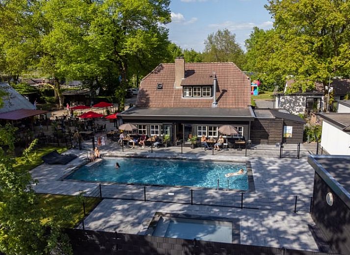 Vakantiehuisje in Lieren met ruime tuin en zitgedeelte, ideaal voor ontspanning op de Veluwe.