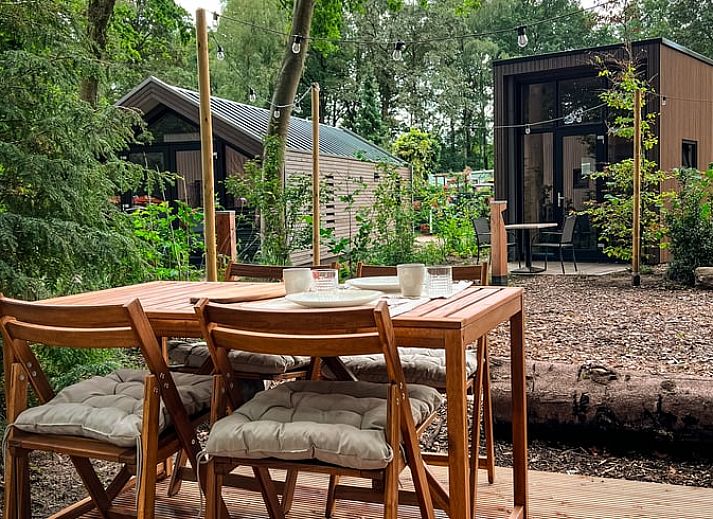 Cozy indoor cottage in Lieren with compact kitchen.