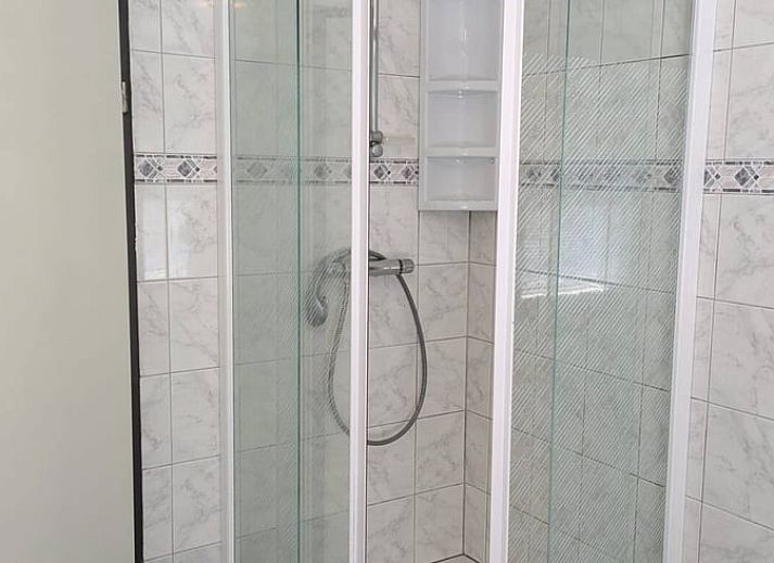 Eethoek met uitzicht op de natuur in Vakantiehuisje in Wekerom, Veluwe.