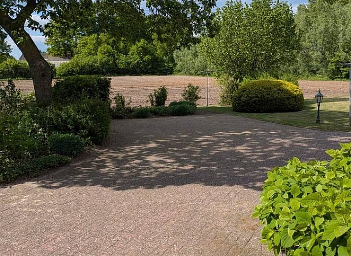 Eethoek met uitzicht op de natuur in Vakantiehuisje in Wekerom, Veluwe.