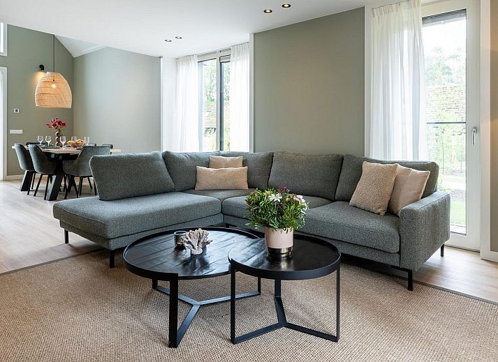 Waldvilla mit Whirlpool und Sauna in Wekerom, Veluwe, Gelderland, umgeben von ueppiger Natur. Ideales Ferienhaus fuer sechs Personen.