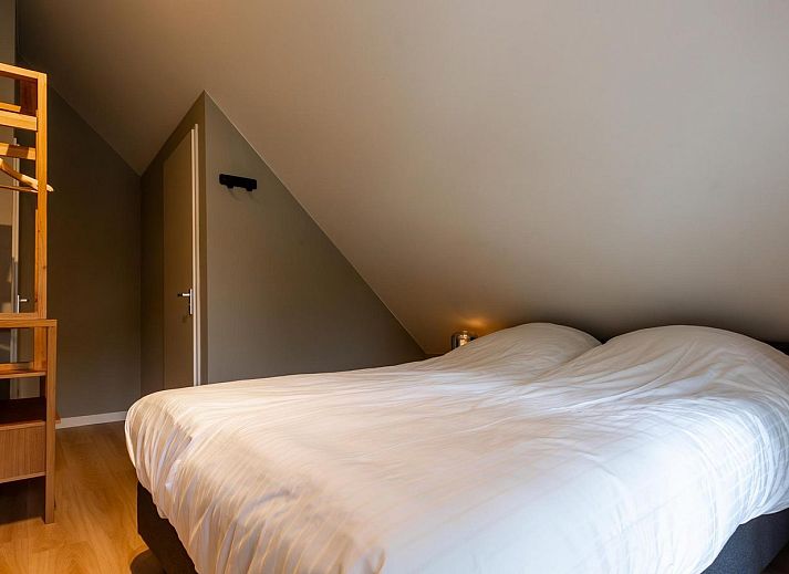 Ueberdachte Terrasse mit Whirlpool in Bos Villa with Hot Tub & Sauna in Wekerom, Veluwe, Gelderland. Ferienhaus fuer sechs Personen.