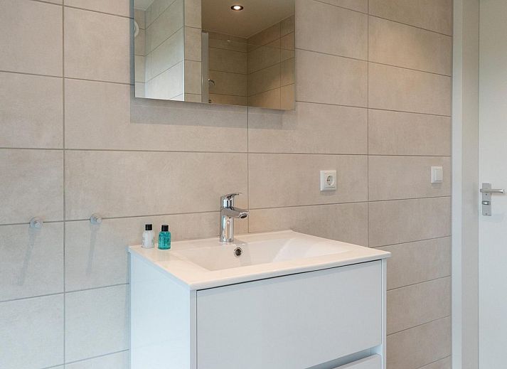 Rustikale Veranda der Bos Villa mit Whirlpool & Sauna in Wekerom, Veluwe, Gelderland. Perfektes Ferienhaus fuer sechs Personen.