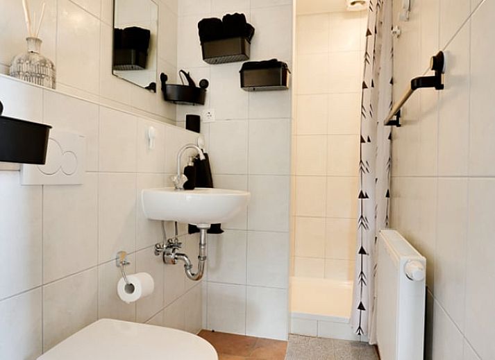 Slaapkamer in Huisje in Wekerom, vakantiewoning op de Veluwe, Gelderland met sfeervolle decoratie.