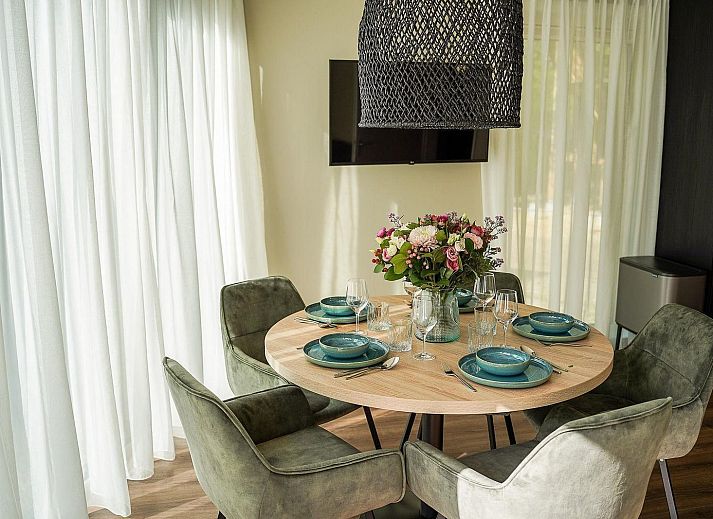 Cozy Nature Villa with Hot tub in Wekerom, Veluwe, vacation home in wooded area.