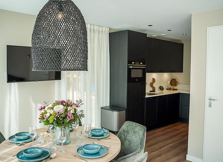 Cozy Nature Villa with Hot tub in Wekerom, Veluwe, vacation home in wooded area.