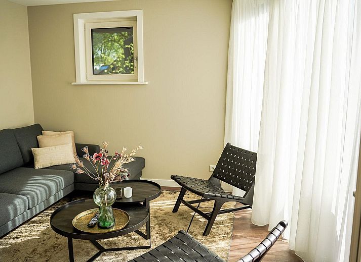 Cozy Nature Villa with Hot tub in Wekerom, Veluwe, vacation home in wooded area.