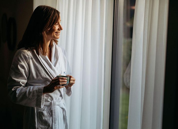 Terrace with seating at Nature Villa with Hot tub in Wekerom, Veluwe, vacation home.