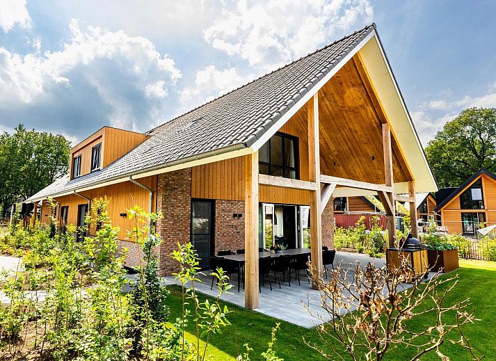 Veluwe Villa mit Hallenbad & Wellness XL in Wekerom, Gelderland, Ferienhaus inmitten der gruenen Natur.