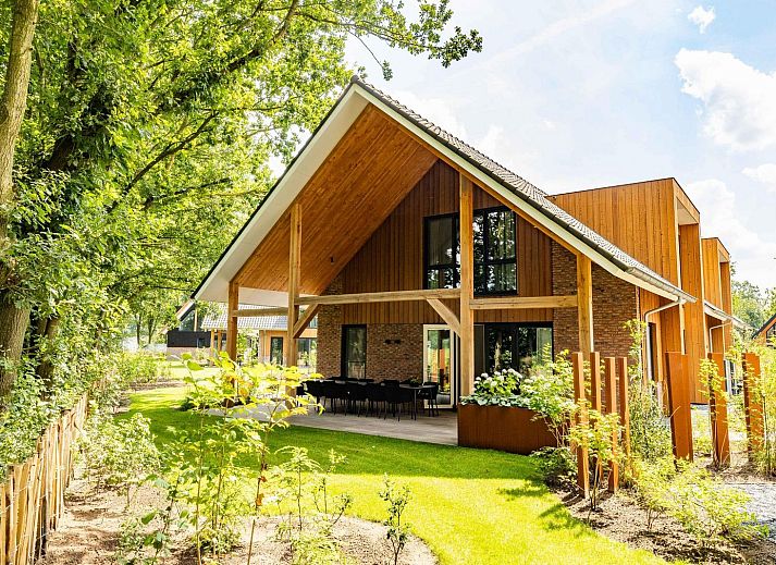Veluwe Villa mit Hallenbad & Wellness XL in Wekerom, Gelderland, Ferienhaus inmitten der gruenen Natur.