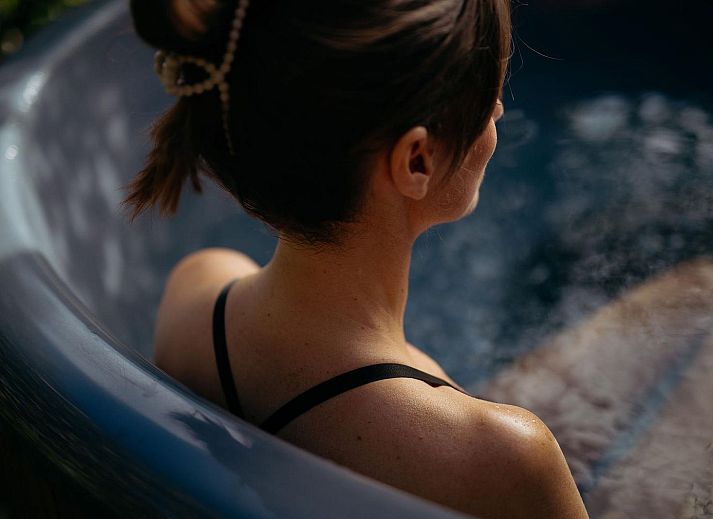 Naturvilla mit Whirlpool & Sauna in Wekerom, Veluwe. Modernes Ferienhaus umgeben von waldreicher Natur.