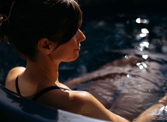 Naturvilla mit Whirlpool & Sauna in Wekerom, Veluwe. Modernes Ferienhaus umgeben von waldreicher Natur.