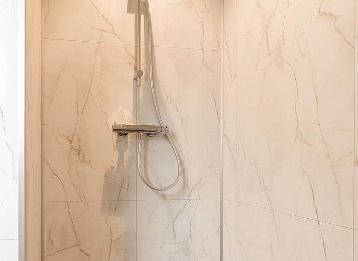 Entspannen Sie sich in der Sauna der Nature Villa mit Whirlpool & Sauna in Wekerom, Veluwe. Entspannung pur in der Natur.