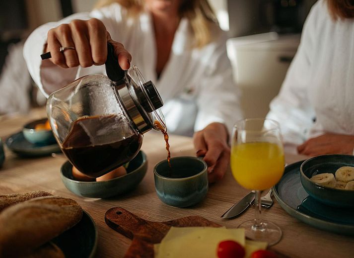 Entspannung im Whirlpool in Nature Villa with Hot Tub, Wekerom, Veluwe, Gelderland, Ferienwohnung fuer 2 Personen