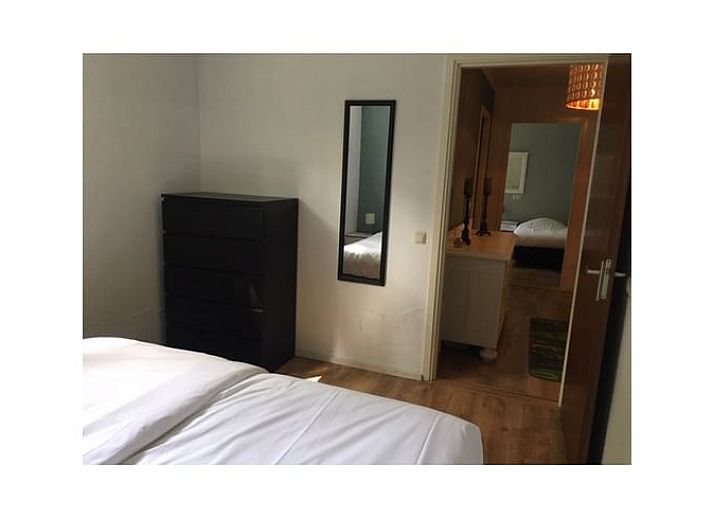 Trampolin im Garten des Ferienhauses in Bennekom, Veluwe, ideal fuer die Unterhaltung der Kinder.