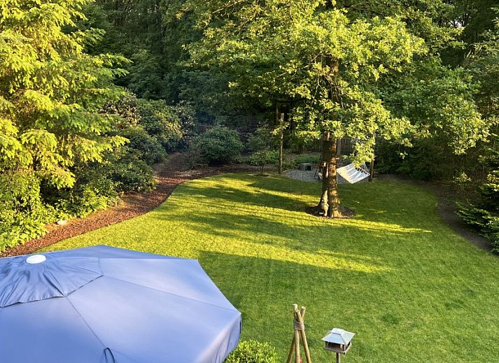 Characteristic wooden facade of Boshuis Denne, vacation home in Bennekom, Veluwe, Gelderland with rural charm.