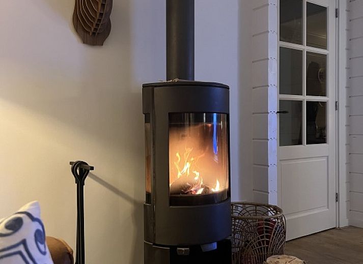 Characteristic wooden facade of Boshuis Denne, vacation home in Bennekom, Veluwe, Gelderland with rural charm.
