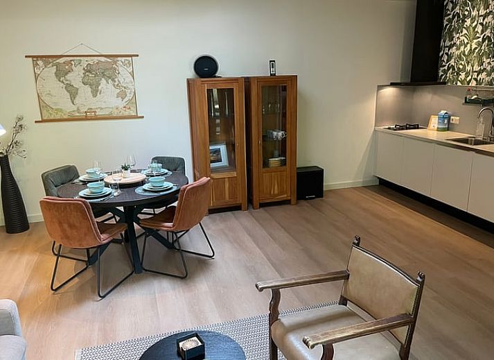 Gezellige binnenruimte van Huisje in Bennekom, vakantiehuis op de Veluwe, Gelderland. Geniet van comfort en natuur in een serene omgeving.