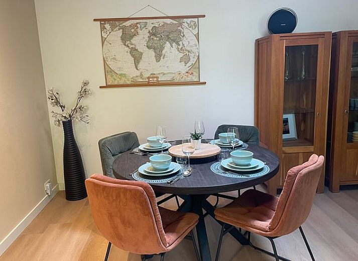 Gezellige binnenruimte van Huisje in Bennekom, vakantiehuis op de Veluwe, Gelderland. Geniet van comfort en natuur in een serene omgeving.