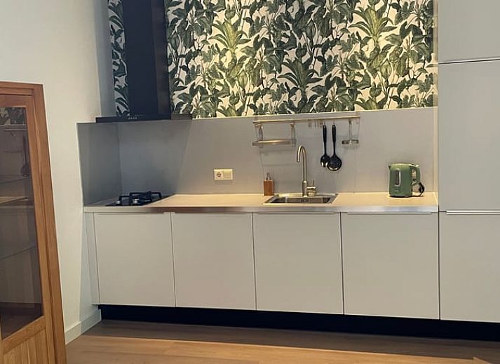 Gezellige binnenruimte van Huisje in Bennekom, vakantiehuis op de Veluwe, Gelderland. Geniet van comfort en natuur in een serene omgeving.