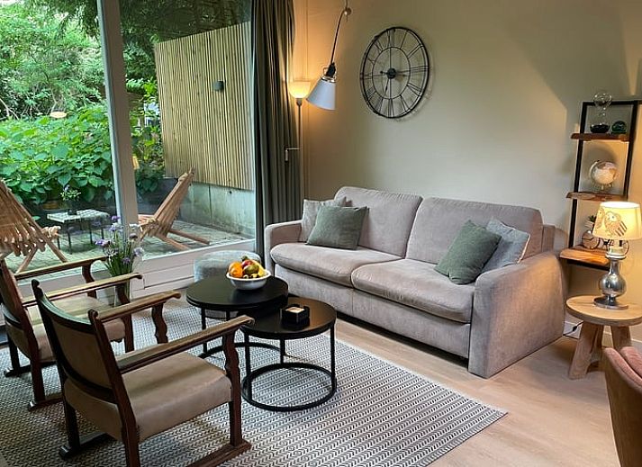 Gezellige binnenruimte van Huisje in Bennekom, vakantiehuis op de Veluwe, Gelderland. Geniet van comfort en natuur in een serene omgeving.