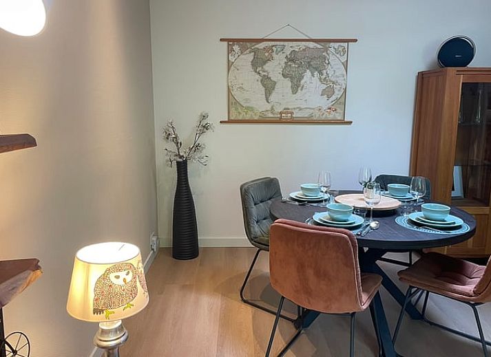 Ontspan in de luxe hot tub bij Huisje in Bennekom, een vakantiehuis op de Veluwe in Gelderland, omgeven door natuurlijke schoonheid.