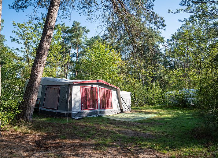 Mobile home with modern amenities at Coldenhove Comfort camping site C3, Eerbeek.