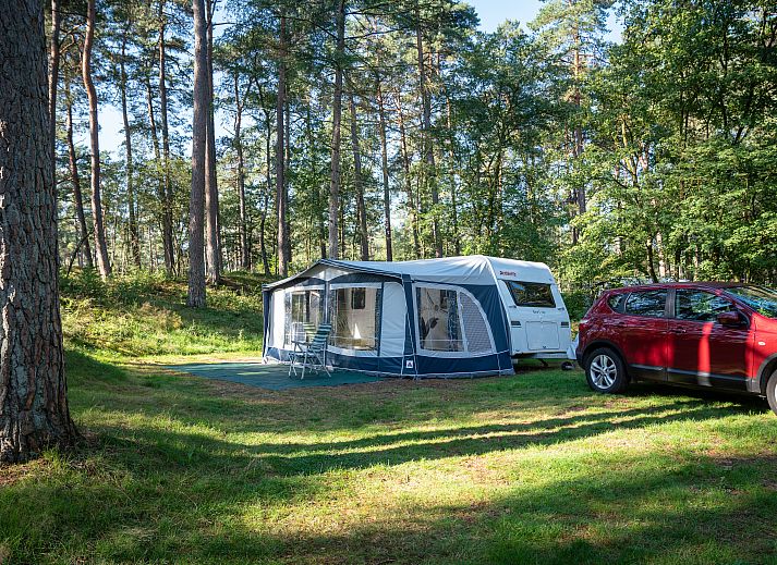 Mobile home with modern amenities at Coldenhove Comfort camping site C3, Eerbeek.