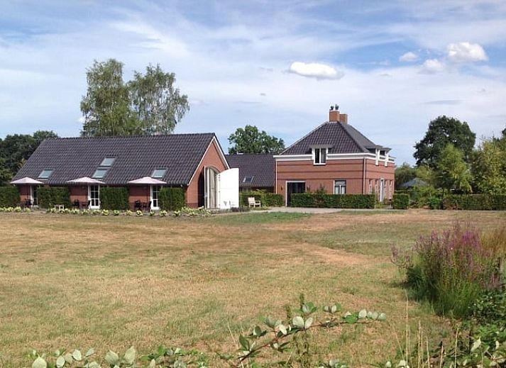 Vakantiehuisje in Eerbeek biedt een prachtig uitzicht op de Veluwse natuur, gelegen in het groene landschap van Gelderland.